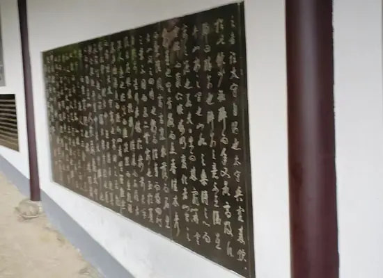 Stroll Through Tongle Garden: Stones and History